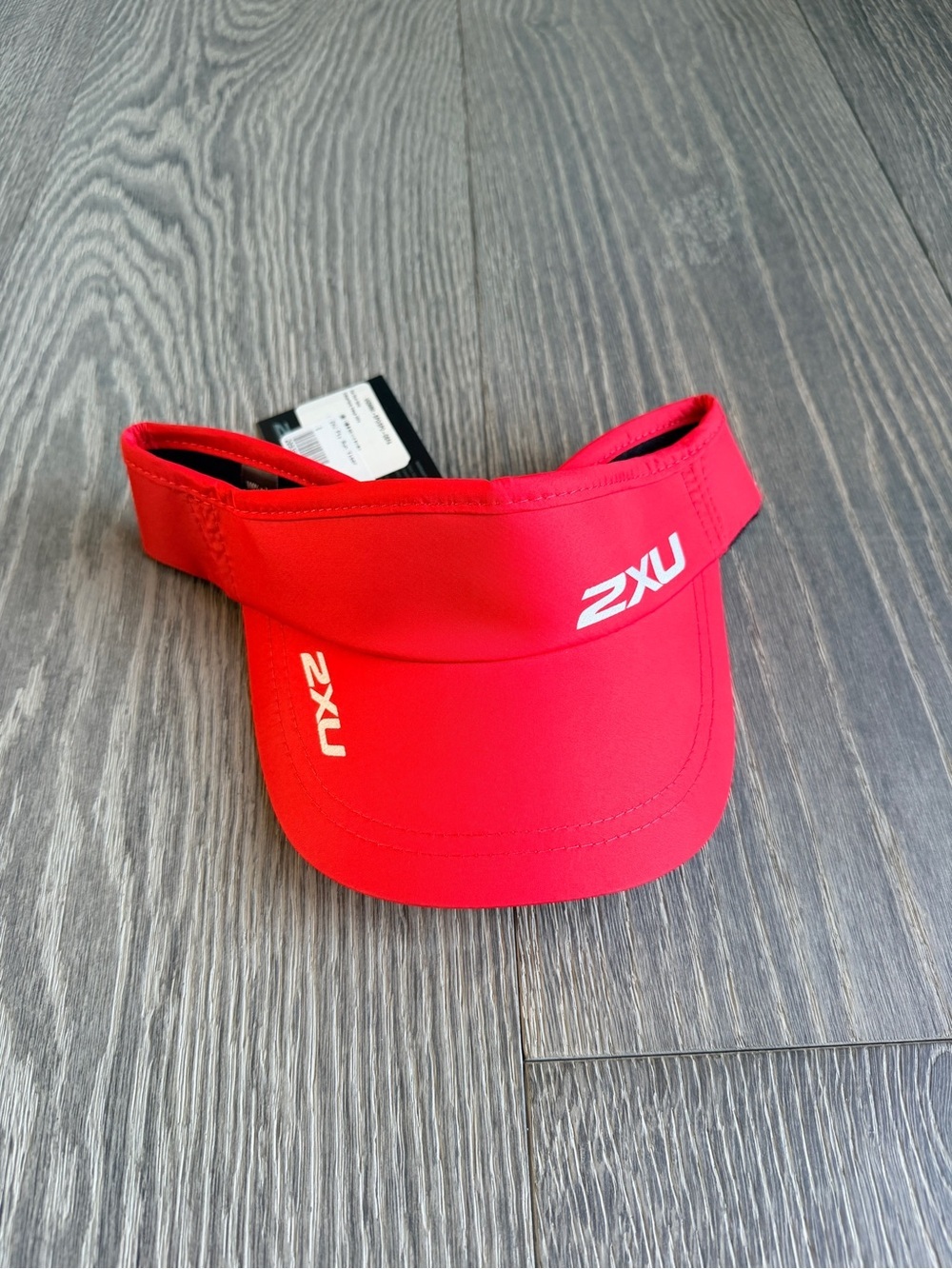 2XU Performance Visor in Red OSFA